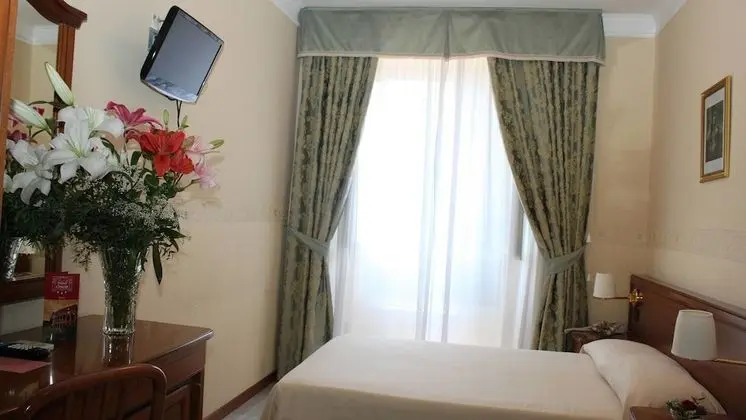 Standard Tek Büyük veya İki Ayrı Yataklı Oda