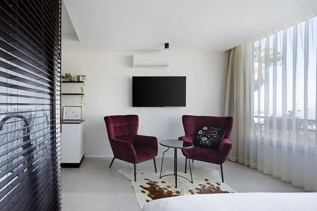 Luxury Oda
