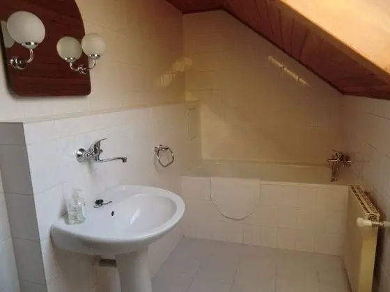 Tek Büyük Yataklı Oda, 2 Tek Kişilik Yatak (Budget, Private External Bathroom)
