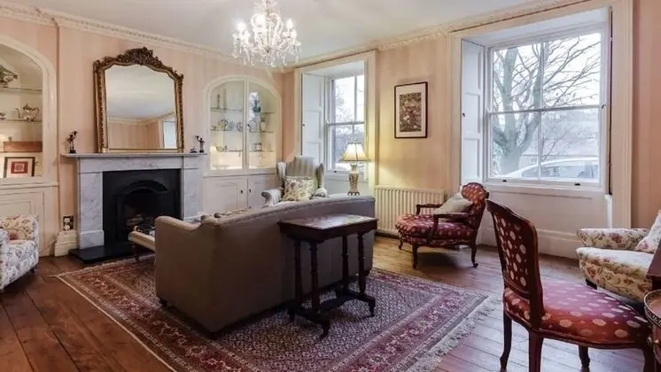 Deluxe Ev, Banyolu/Duşlu (Full House Rental)