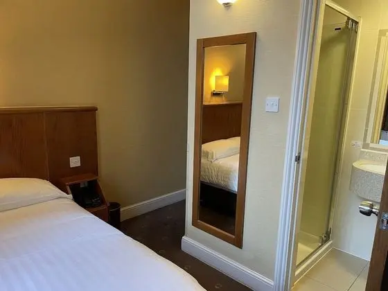 Standard Tek Büyük Yataklı Oda