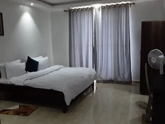 Deluxe Tek Büyük Yataklı Oda (with AC)