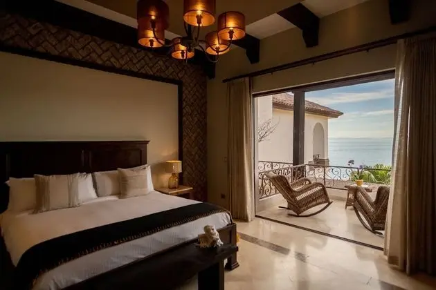 Deluxe Ocean View Suite King