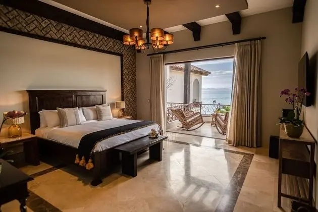 Deluxe Ocean View Suite King