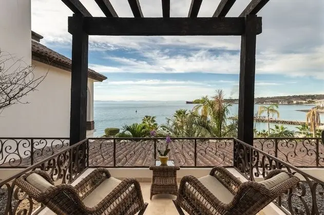 Deluxe Ocean View Suite King