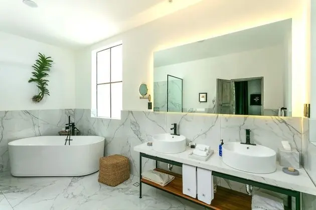 Master Suite, 1 King Bed, Bathtub