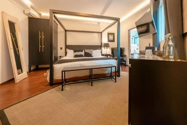 Master Suite, 1 King Bed, Bathtub