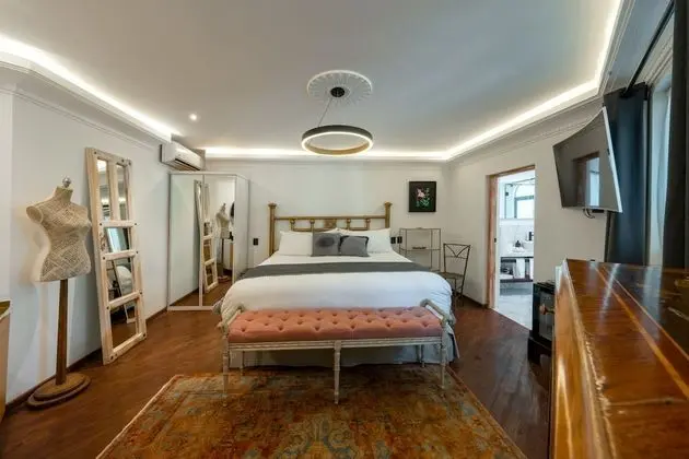 Master Suite, 1 King Bed, Bathtub