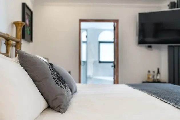 Master Suite, 1 King Bed, Bathtub