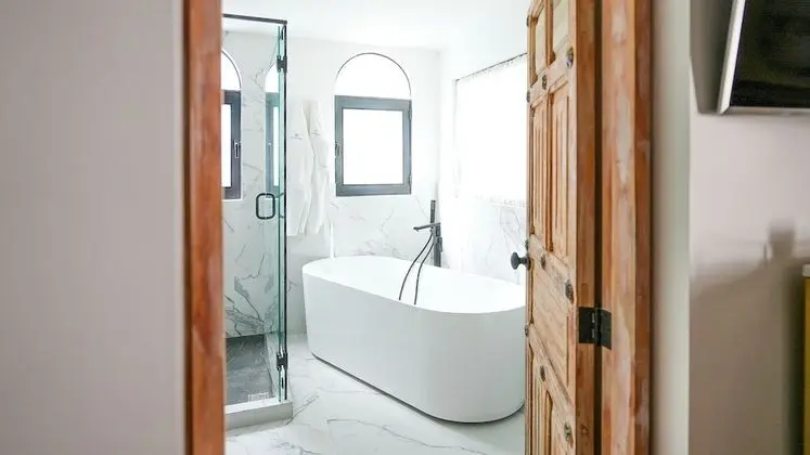 Master Suite, 1 King Bed, Bathtub