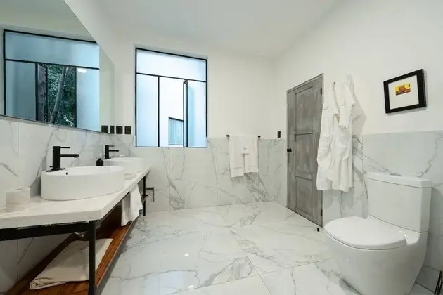 Master Suite, 1 King Bed, Bathtub