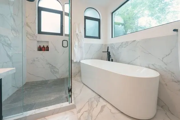 Master Suite, 1 King Bed, Bathtub