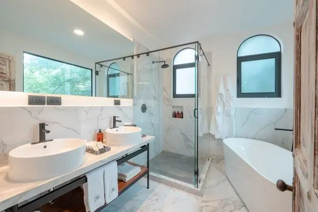 Master Suite, 1 King Bed, Bathtub