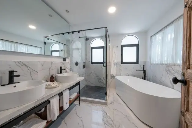 Master Suite, 1 King Bed, Bathtub
