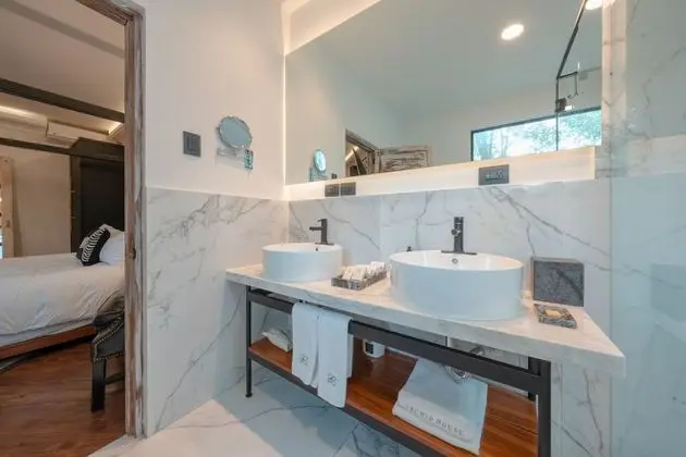 Master Suite, 1 King Bed, Bathtub