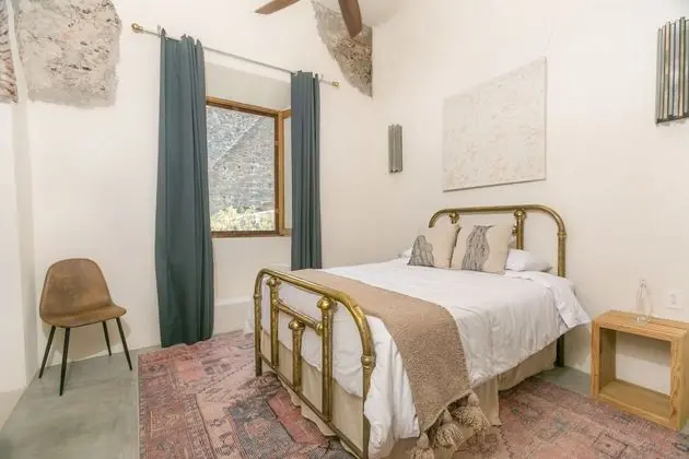 Cambria - Standard Queen Bed