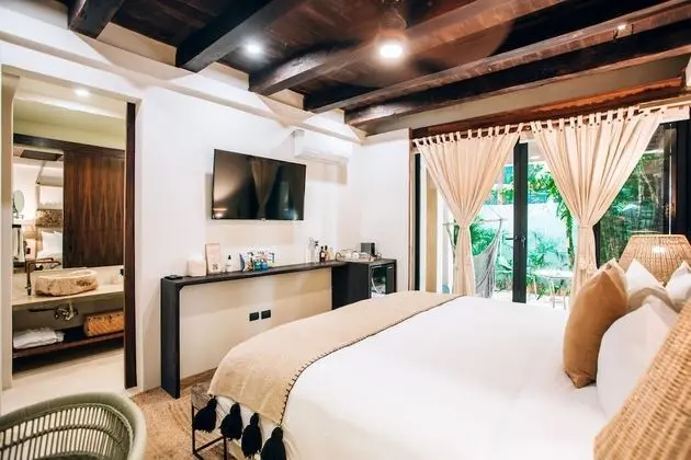 Garden Suite w/private bathtub