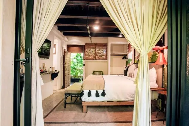 Jungle Suite w/private bathtub