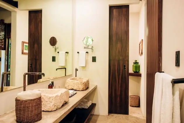Jungle Suite w/private bathtub