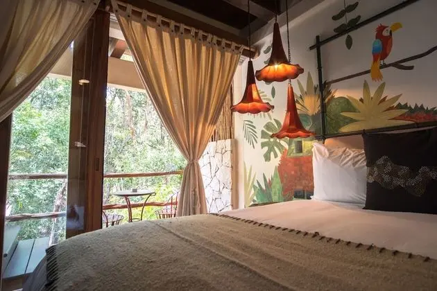 Jungle Suite w/private bathtub