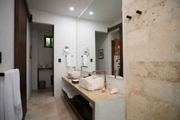 Jungle Suite w/private bathtub