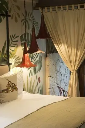 Jungle Suite w/private bathtub