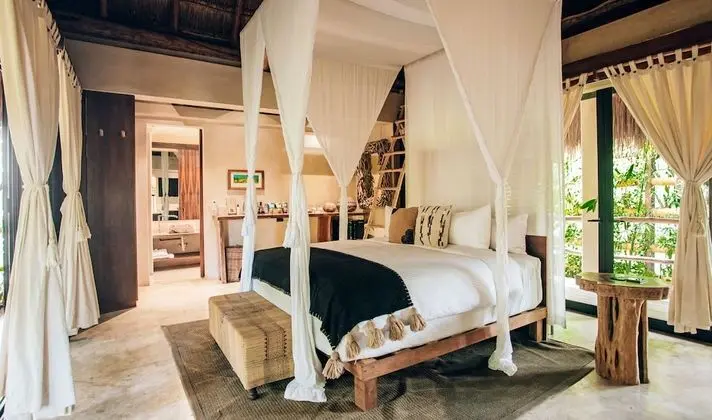 Master Luxury Suite w/private bathtub 2nd Floor