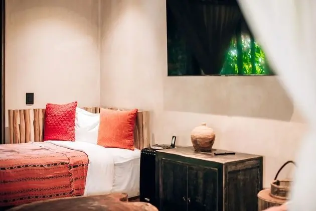 Master Luxury Suite w/private bathtub 2nd Floor