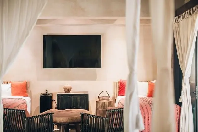 Master Luxury Suite w/private bathtub 2nd Floor