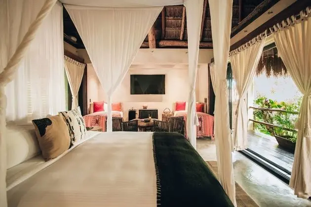 Master Luxury Suite w/private bathtub 2nd Floor