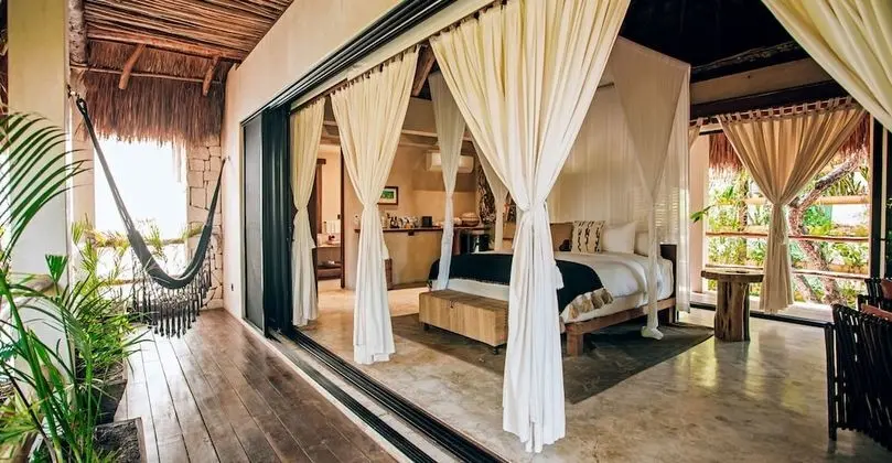 Master Luxury Suite w/private bathtub 2nd Floor