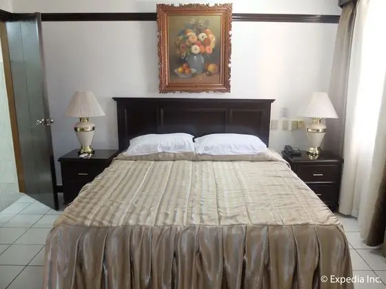 King Deluxe Room (Single / Couples)