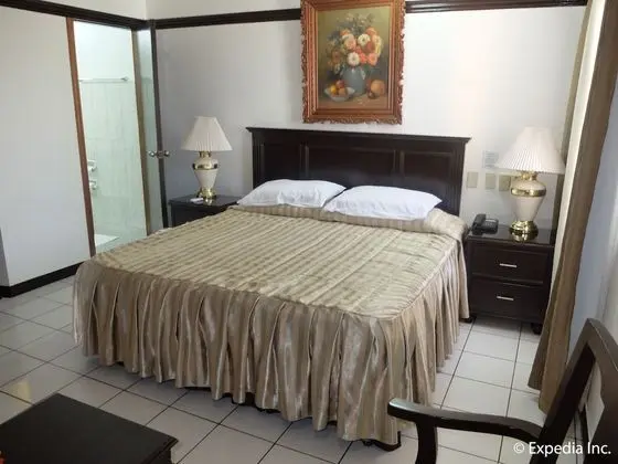 King Deluxe Room (Single / Couples)
