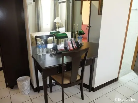 King Deluxe Room (Single / Couples)