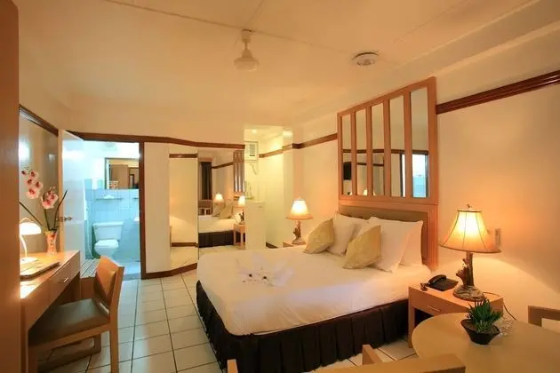 Superior Deluxe Room (Single / Couples)