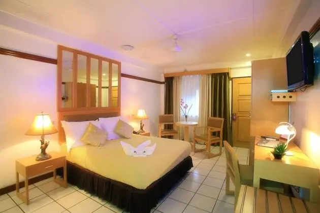 Superior Deluxe Room (Single / Couples)