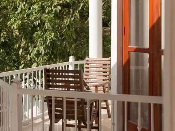 Deluxe Üç Kişilik Oda, Balkon, Havuz Manzaralı