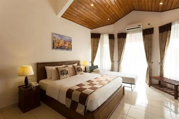 Deluxe Üç Kişilik Oda, Balkon, Havuz Manzaralı