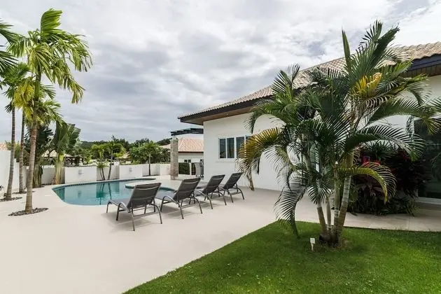 4-Bedrooms Villa with Private Pool