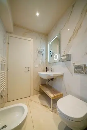 Tek Büyük veya İki Ayrı Yataklı Oda, Deniz Manzaralı