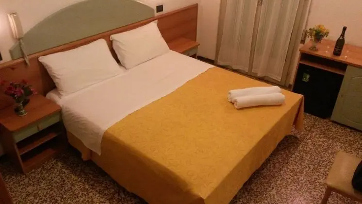 Economy Tek Büyük veya İki Ayrı Yataklı Oda