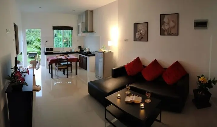 Home/Kitchen Private Garden