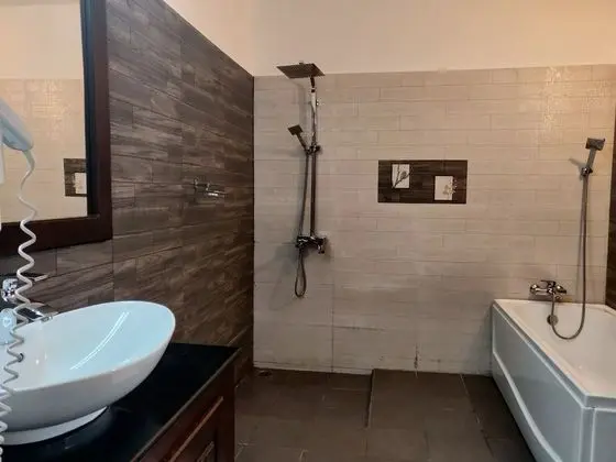 Büyük Yataklı Tek Kişilik Oda