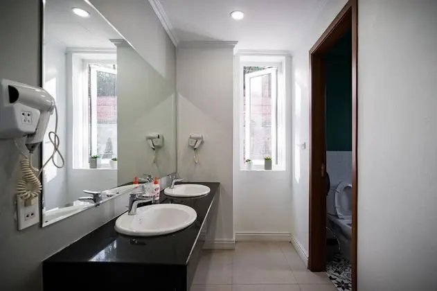 Üç Kişilik Oda, Ortak Banyo