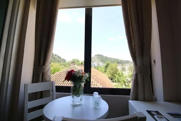 Üç Kişilik Oda, Dağ Manzaralı