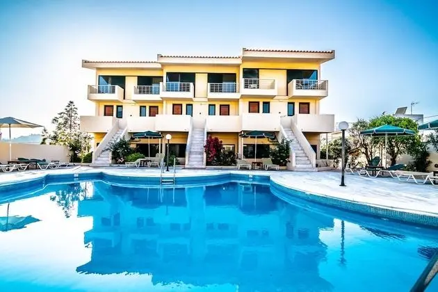 Traditional Apart Daire, Deniz Manzaralı