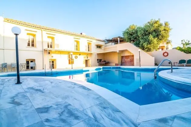 Traditional Apart Daire, Deniz Manzaralı