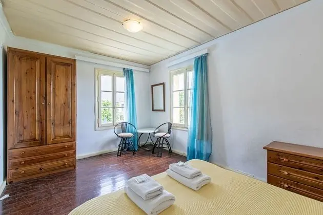 Traditional Apart Daire, Deniz Manzaralı