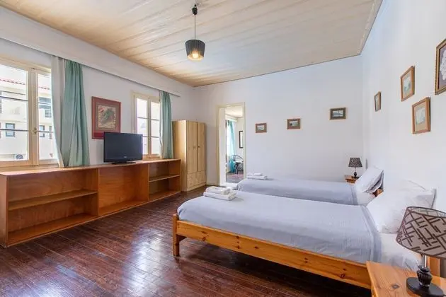 Traditional Apart Daire, Deniz Manzaralı