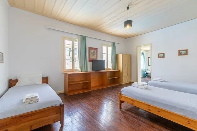Traditional Apart Daire, Deniz Manzaralı